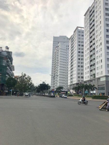 THUÊ LÔ ĐẤT,DT 2900m2.ĐƯỜNG NGUYỄN LƯƠNG BẰNG Q7