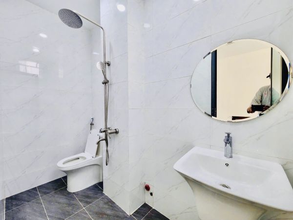 NHÀ ĐỆP 2 LẦU HẺM 160 NGUYỄN VĂN QUỲ PHÚ THUẬN Q7