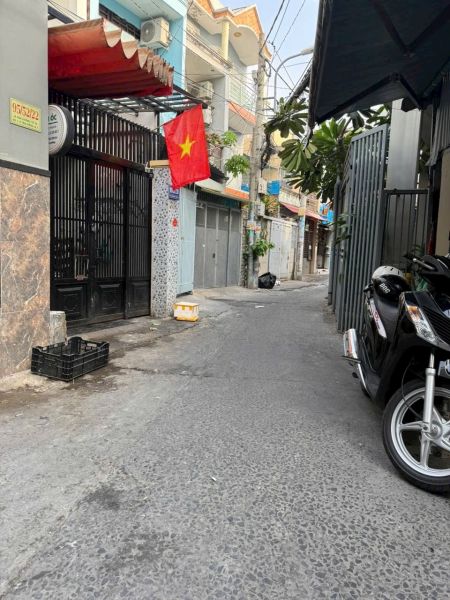 BÁN NHÀ 1 TRỆT 1 LẦU - 2 PHÒNG NGỦ - ĐƯỜNG TRẦN XUÂN SOẠN, P. TÂN HƯNG, QUẬN 7.