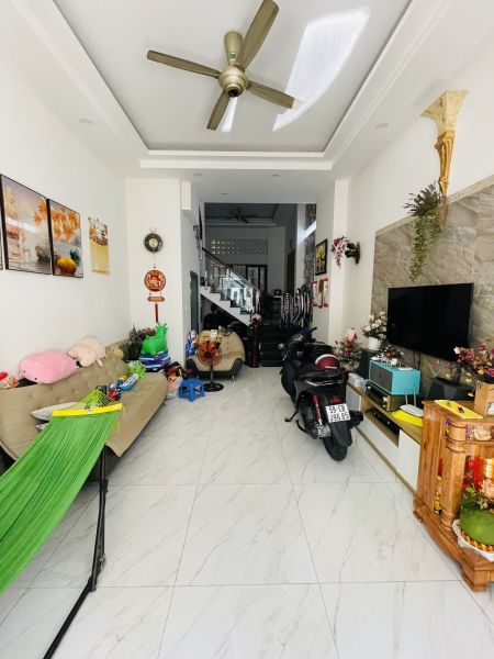 -BÁN NHÀ PHỐ 1 TRỆT 2 LẦU + SÂN THƯỢNG