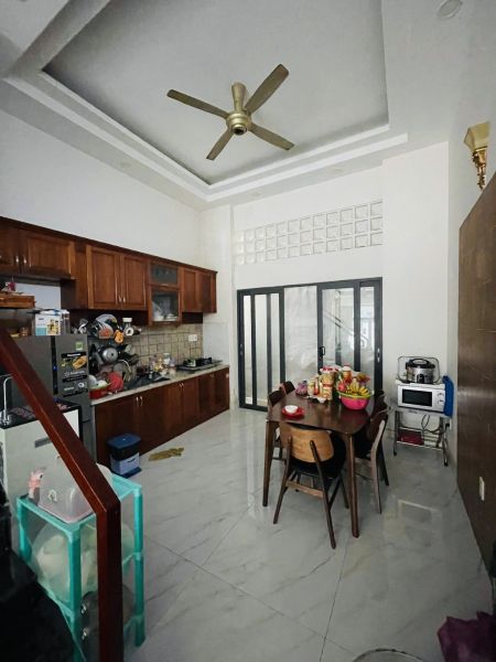 -BÁN NHÀ PHỐ 1 TRỆT 2 LẦU + SÂN THƯỢNG