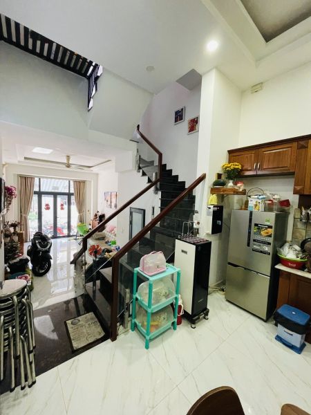 -BÁN NHÀ PHỐ 1 TRỆT 2 LẦU + SÂN THƯỢNG