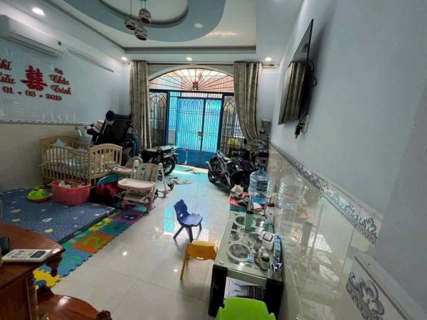 BÁN NHÀ 1 TRỆT 1 LẦU - MẶT TIỀN ĐƯỜNG NGUYỄN HỮU HÀO, QUẬN 4