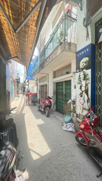 BÁN NHÀ 1 TRỆT 1 LẦU ĐƯỜNG HUỲNH TẤN PHÁT QUẬN 7
