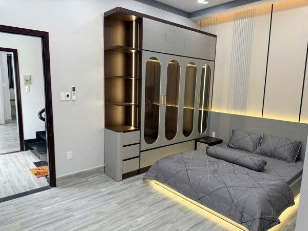 BÁN NHÀ CĂN GÓC 2 MẶT TIỀN ĐƯỜNG PHÚ THUẬN QUẬN 7