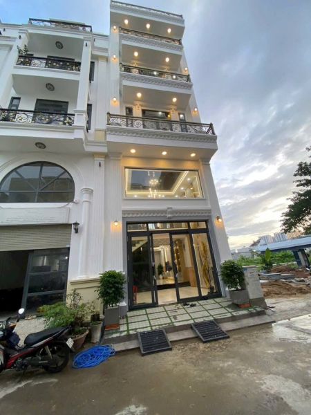 BÁN NHÀ 1 TRỆT 3 LẦU ĐƯỜNG HOÀNG QUỐC VIỆT Q7