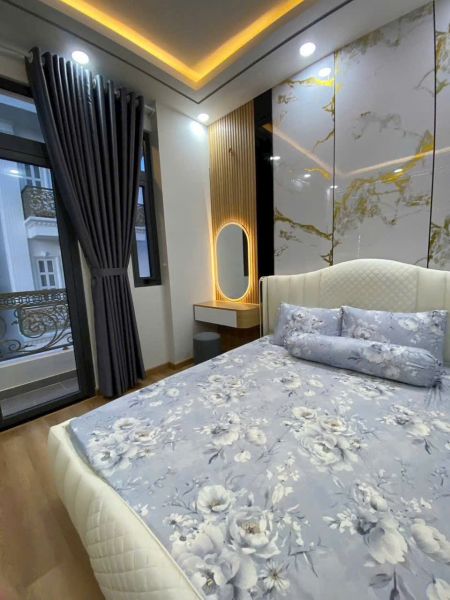 BÁN NHÀ 1 TRỆT 3 LẦU ĐƯỜNG HOÀNG QUỐC VIỆT Q7