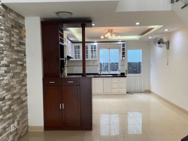 BAN NHÀ 1 TRỆT 3 LẦU Đ NGUYỄN THỊ THẬP P TÂN HƯNG Q7