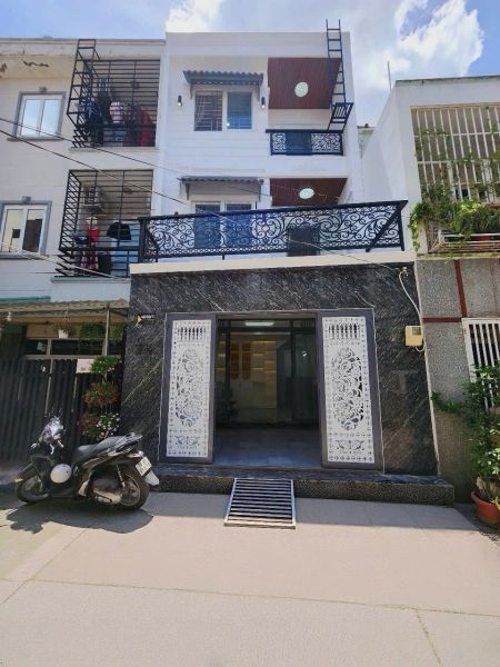 BÁN NHÀ 1 TRỆT 2 LẦU ĐƯỜNG NGUYỄN THỊ HƯƠNG NHÀ BÈ
