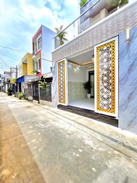 BÁN NHÀ 1 TRỆT 2 LẦU ĐƯỜNG HUỲNH TẤN PHÁT QUẬN 7