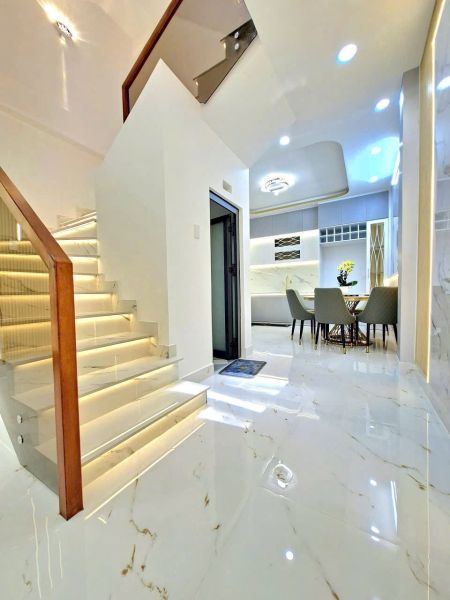 BÁN NHÀ 1 TRỆT 2 LẦU ĐƯỜNG HUỲNH TẤN PHÁT QUẬN 7