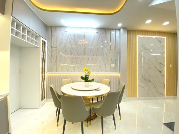 BÁN NHÀ 1 TRỆT 2 LẦU ĐƯỜNG HUỲNH TẤN PHÁT QUẬN 7
