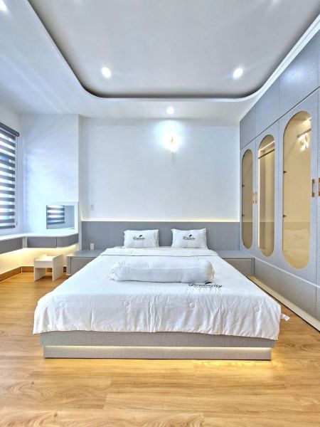BÁN NHÀ 1 TRỆT 2 LẦU ĐƯỜNG HUỲNH TẤN PHÁT QUẬN 7
